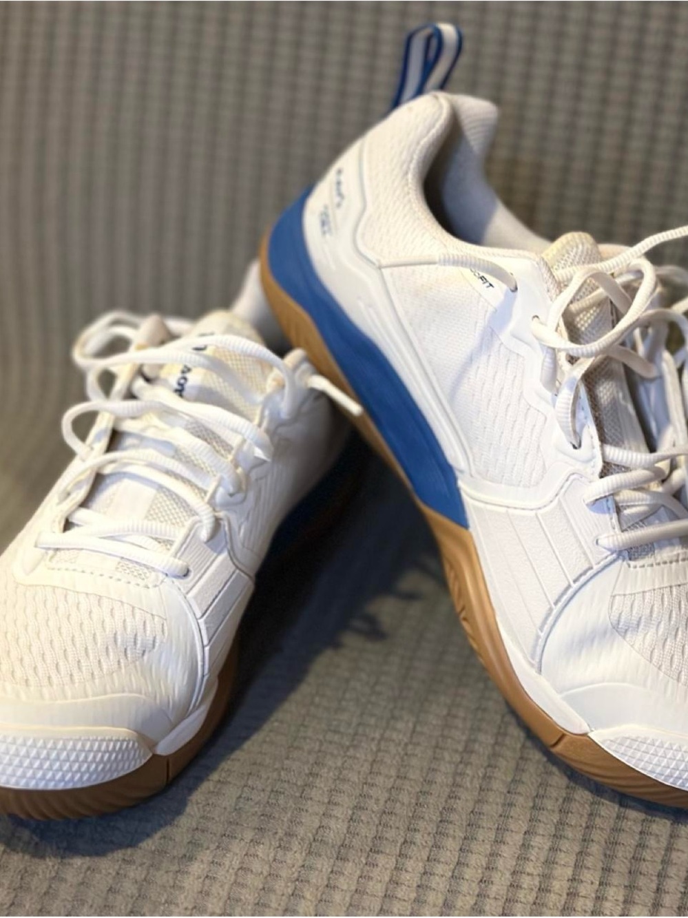 Men's White Athletic Sneakers with Blue Accents and Gum Sole